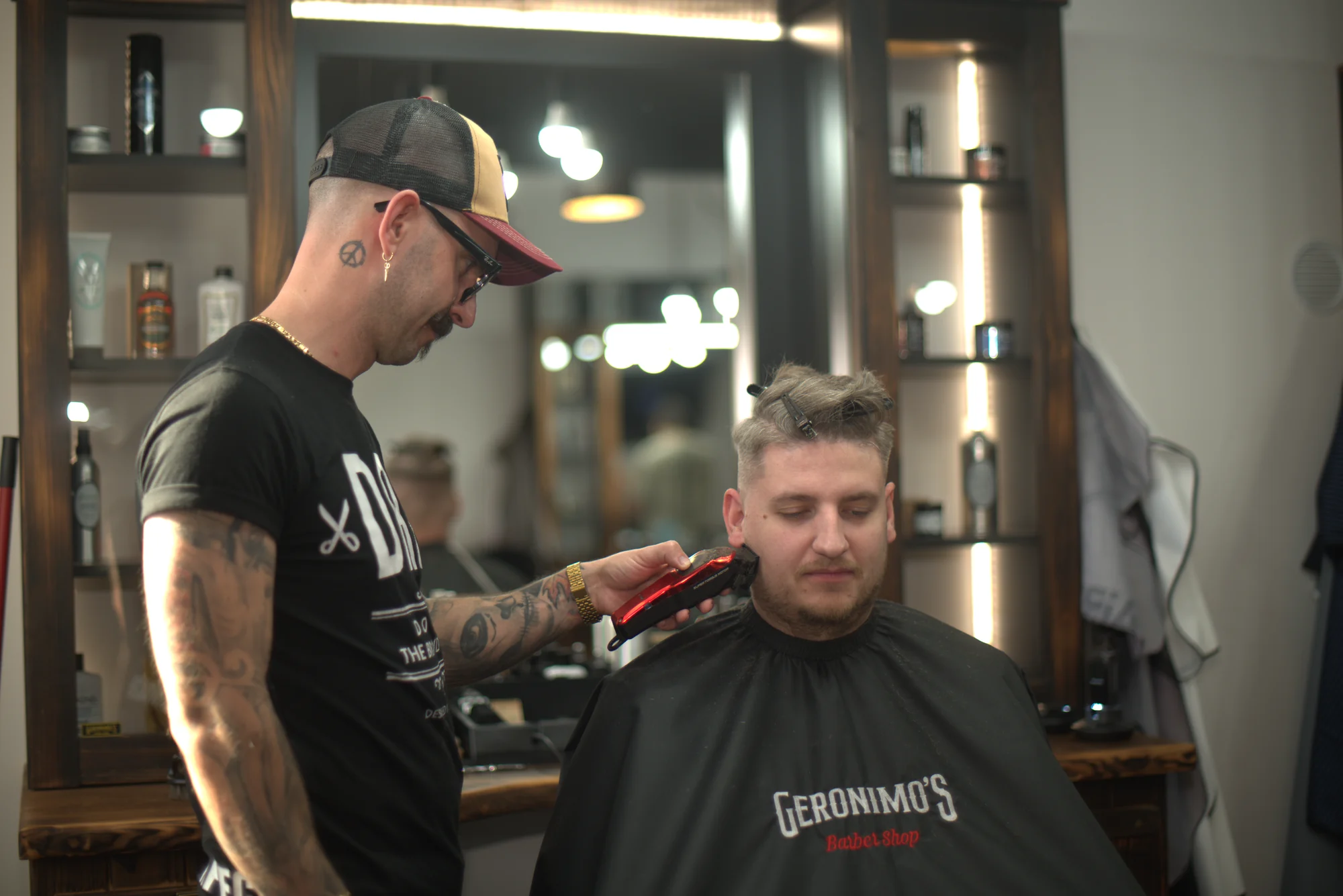 Pillanat a Geronimo’s Barber Shopból