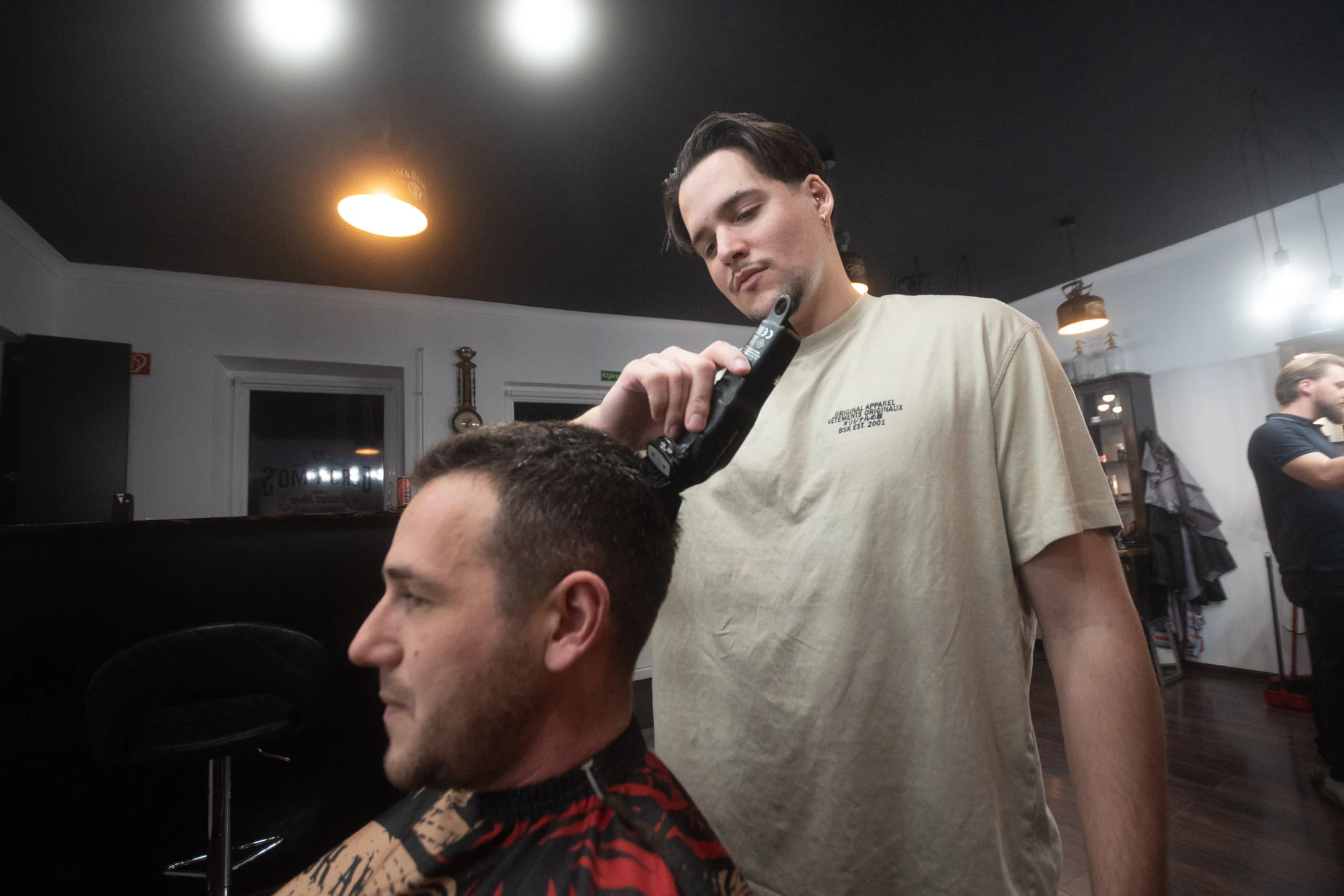 Pillanat a Geronimo’s Barber Shopból