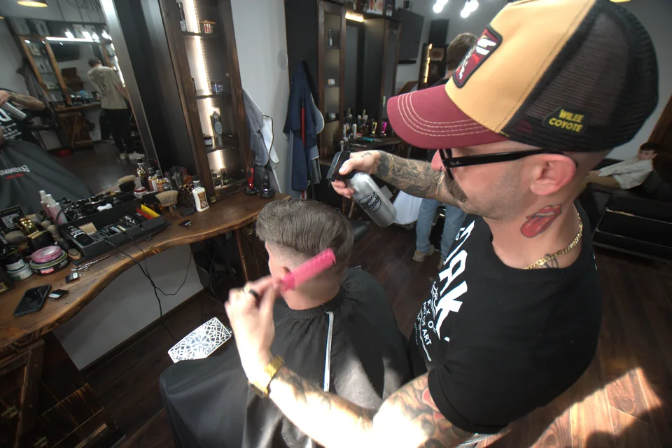 Pillanat a Geronimo’s Barber Shopból